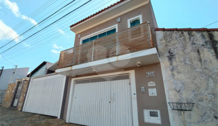 Sobrado à venda ou para alugar com 3 quartos, sendo 1 suíte, em Jardim Itália, Itapetininga, SP