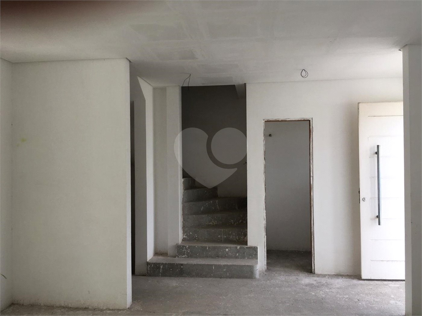 Casa à venda com 4 quartos, sendo 3 suítes,  em Vila Monumento, São Paulo, SP