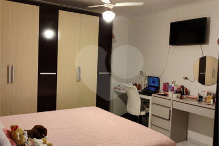 Sobrado à venda com 2 quartos, sendo 1 suíte, em Jardim Iporã, São Paulo, SP