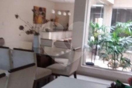 Sobrado à venda com 4 quartos, sendo 3 suítes, em Cambuci, São Paulo, SP