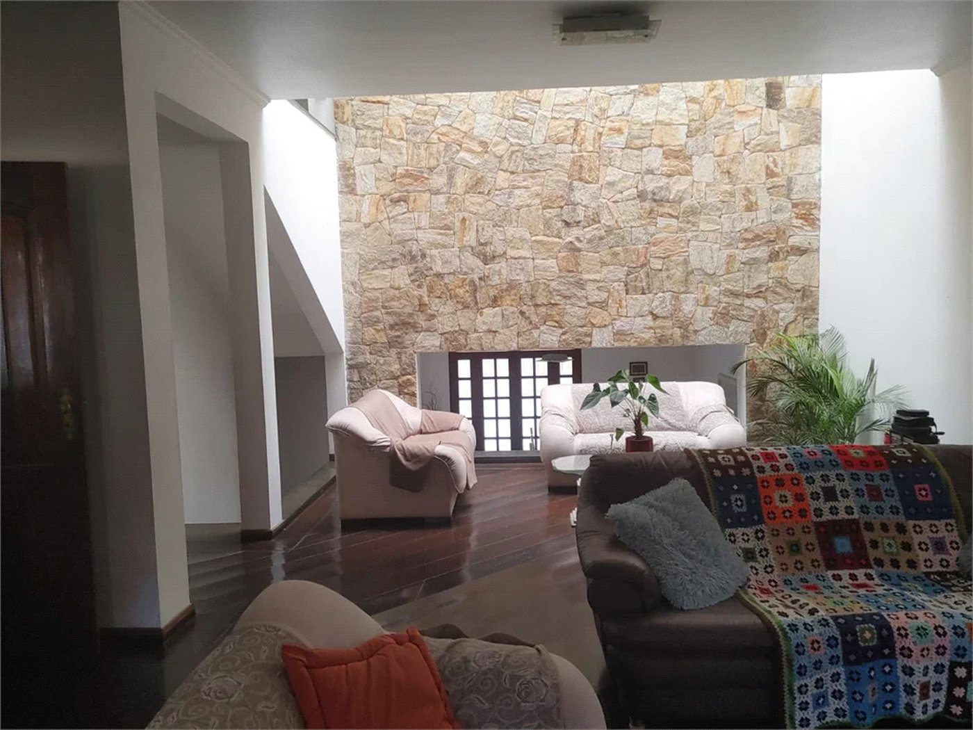 Casa à venda com 4 quartos, sendo 2 suítes, em Parque dos Príncipes, São Paulo, SP
