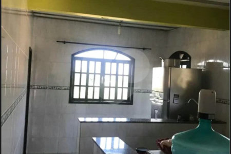 Casa à venda com 2 quartos, sendo 1 suíte, no condomínio Colinas, Rio de Janeiro - RJ