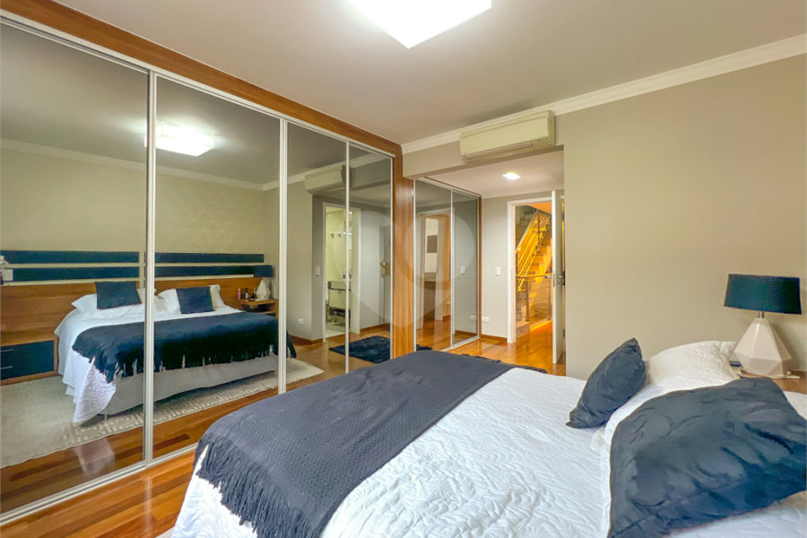 Casa à venda com 4 quartos, sendo 2 suítes,  no condomínio Floradas da Serra, São Paulo - SP