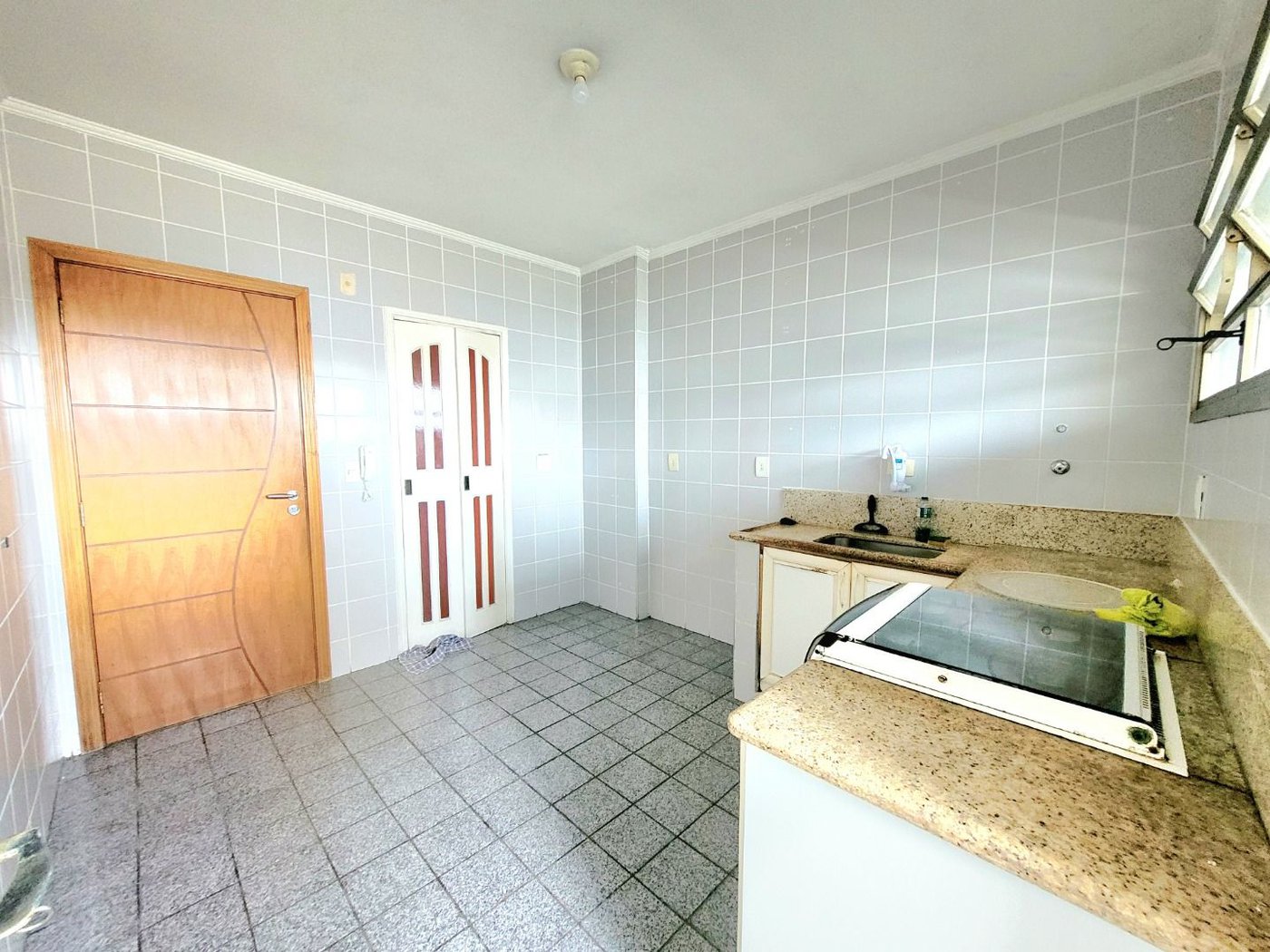 Apartamento com 2 dormitórios, 1 suíte, dependência de empregada à venda, 107 m² por R$ 640.000 - Marapé - Santos/SP
