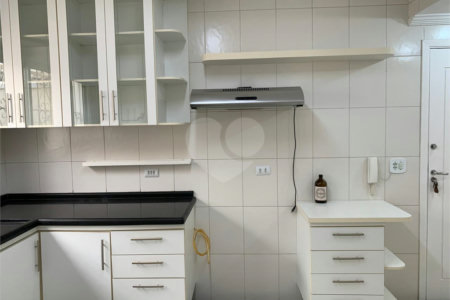 Sobrado à venda com 4 quartos, sendo 1 suíte, em Vila Campo Grande, São Paulo, SP