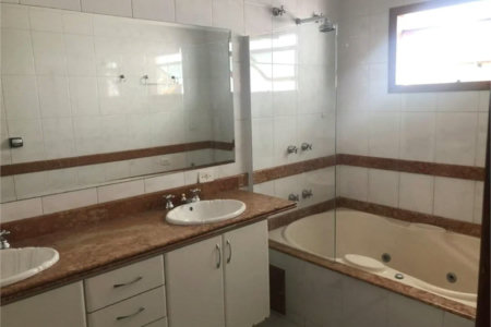 Casa à venda com 4 suítes no condomínio Vila das Emboabas, São Paulo - SP