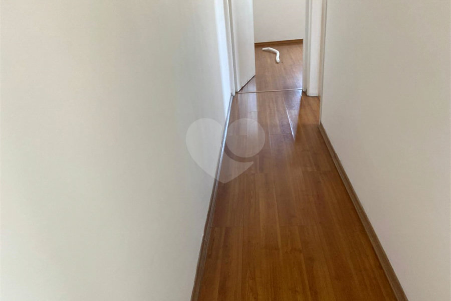 Sobrado à venda com 3 quartos, sendo 1 suíte, em Parque Maria Domitila, São Paulo, SP