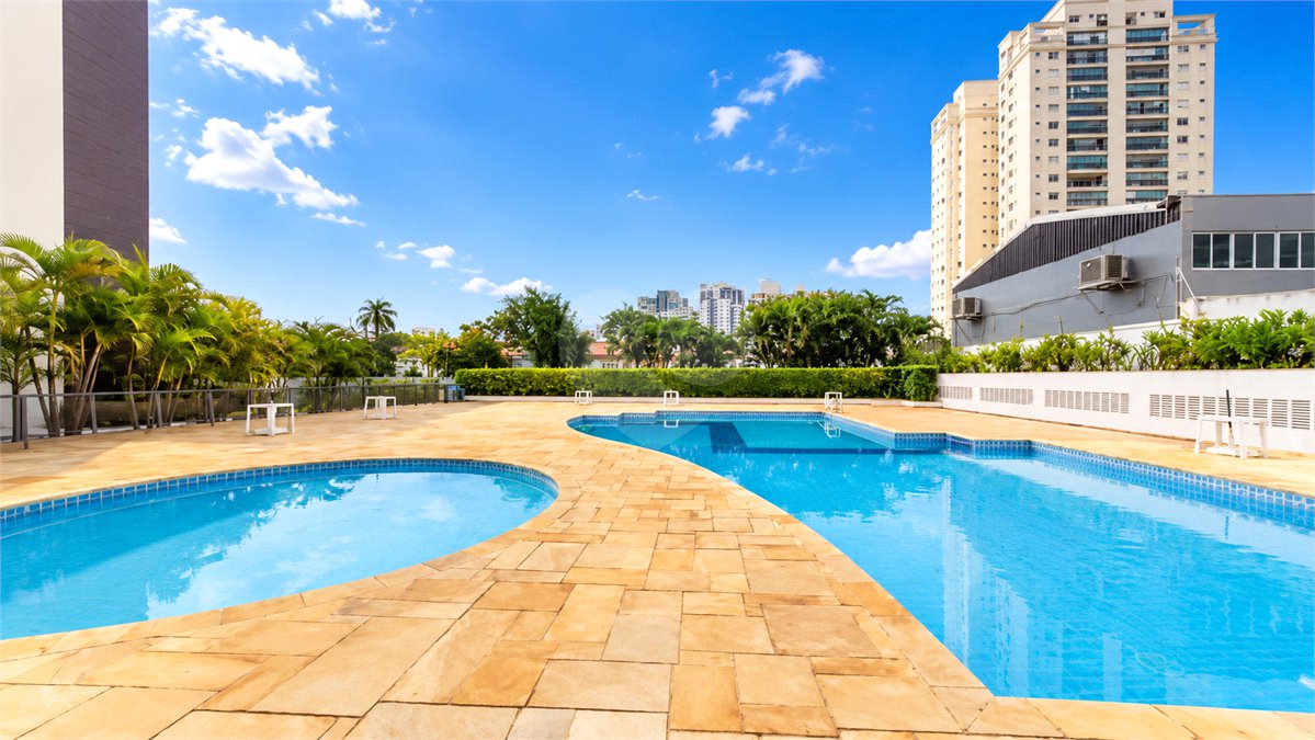 Apartamento à venda com 3 quartos, sendo 1 suíte, em Santo Amaro, São Paulo, SP