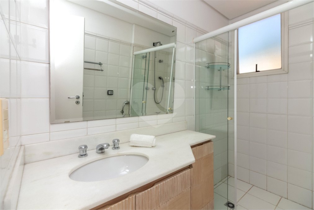 Casa à venda com 4 quartos, sendo 2 suítes, em Alto da Boa Vista, São Paulo, SP