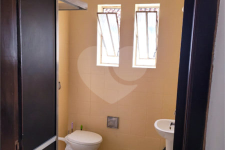 Sobrado à venda com 4 quartos, sendo 2 suítes,  em Vila Madalena, São Paulo, SP