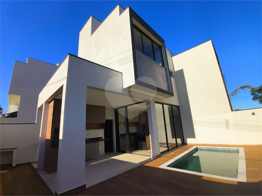 Casa à venda com 3 suítes no condomínio Terras de São Francisco, Sorocaba - SP