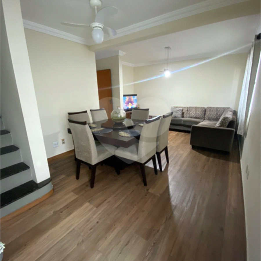 Casa à venda com 3 quartos, sendo 1 suíte, no condomínio Regina, São Paulo - SP