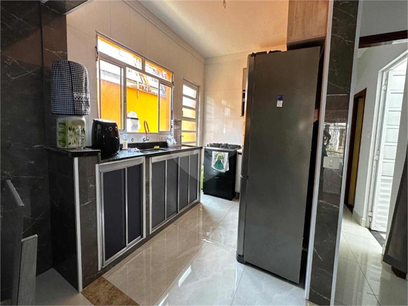 Sobrado à venda com 4 quartos, sendo 1 suíte, em Wanel Ville, Sorocaba, SP