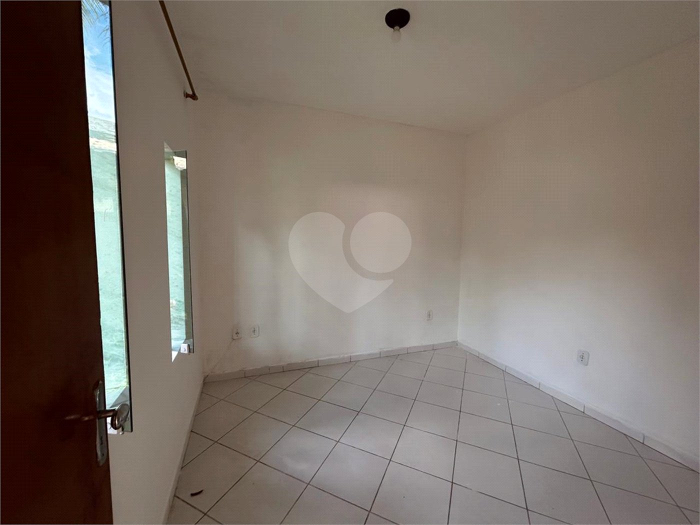 Casa à venda com 1 quarto, sendo 3 suítes,  em Outerio da Glória, Porto Seguro, BA