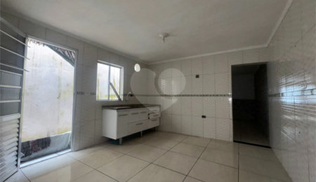 Sobrado à venda com 2 quartos em Vila Antonieta, São Paulo, SP