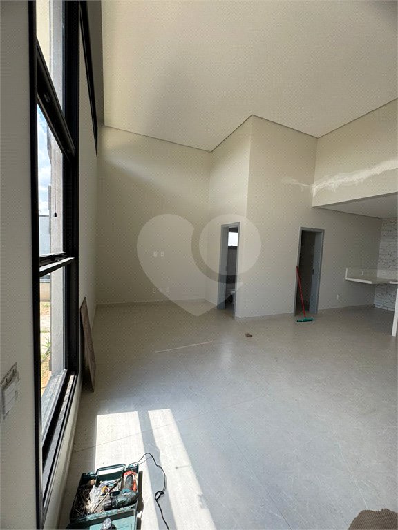 Casa à venda com 3 quartos, sendo 1 suíte, no condomínio Reserva Central Parque, Salto - SP