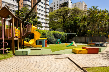 Apartamento à venda com 3 quartos, sendo 1 suíte, em Moema, São Paulo, SP