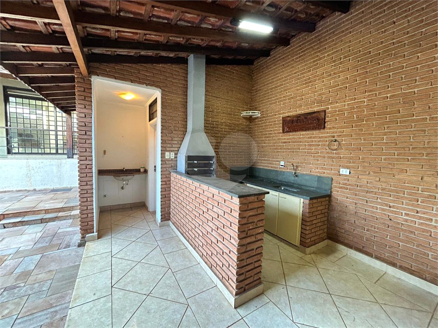 Sobrado à venda com 3 quartos, sendo 1 suíte,  em Parque dos Bandeirantes, Ribeirão Preto, SP