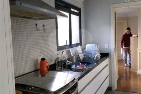 Apartamento à venda com 4 quartos, sendo 3 suítes, em Aclimação, São Paulo, SP