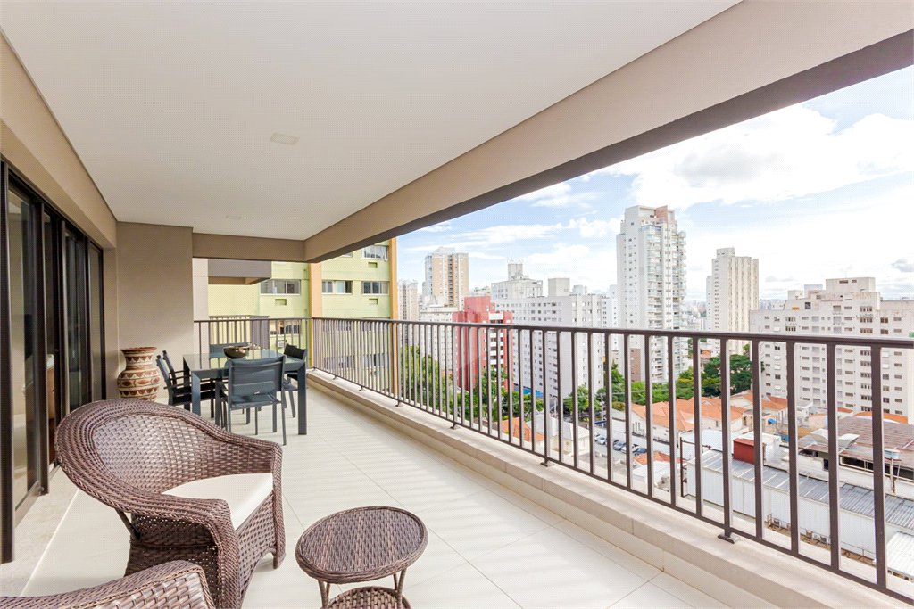 Apartamento à Venda na Vila Mariana com 163m², 3 Suítes e Varanda Gourmet