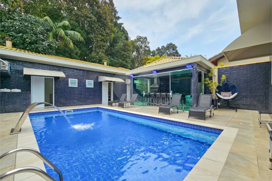 Casa à venda com 5 quartos, sendo 3 suítes,  em Riviera de São Lourenço, Bertioga, SP