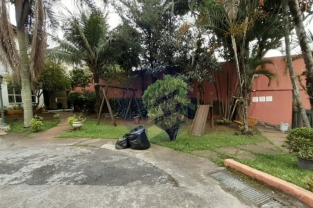 Sobrado espaçoso e completo em condomínio fechado no Bonfiglioli!