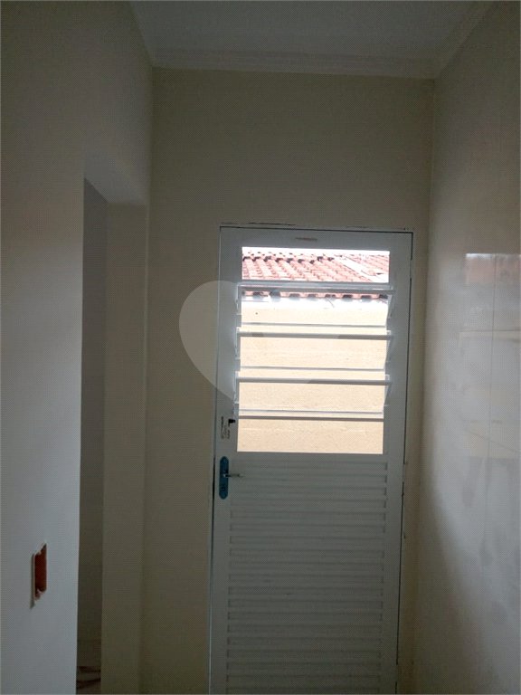 Casa á venda, com 02 Dormitórios, em Jardim Medeiros.
