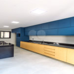 Indaiatuba- Jardim Bom Sucesso - Venda: R$ 765.000,00 - Área total: 150m² Área construída: 115m² - 3 dormitórios sendo 1 suíte com armário planejado; Cozinha integrada; Sala para dois ambientes; Banheiros com box gabinetes e espelhos; Área gourmet com churrasqueira a carvão e móveis planejados;