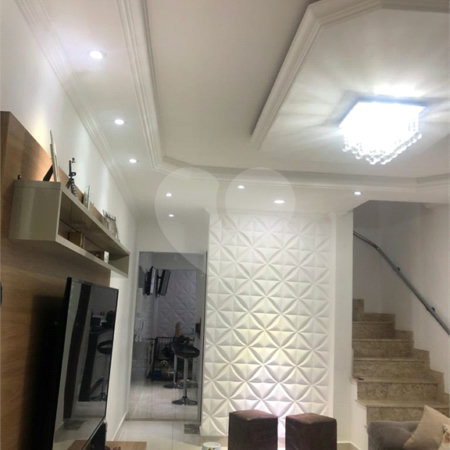 Casa à venda com 3 quartos, sendo 1 suíte, no condomínio Residencial Sabará, São Paulo - SP