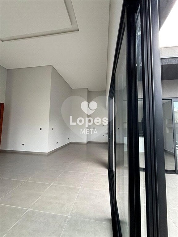 Casa à venda com 3 quartos, sendo 1 suíte,  no condomínio Terras do Vale, Caçapava - SP