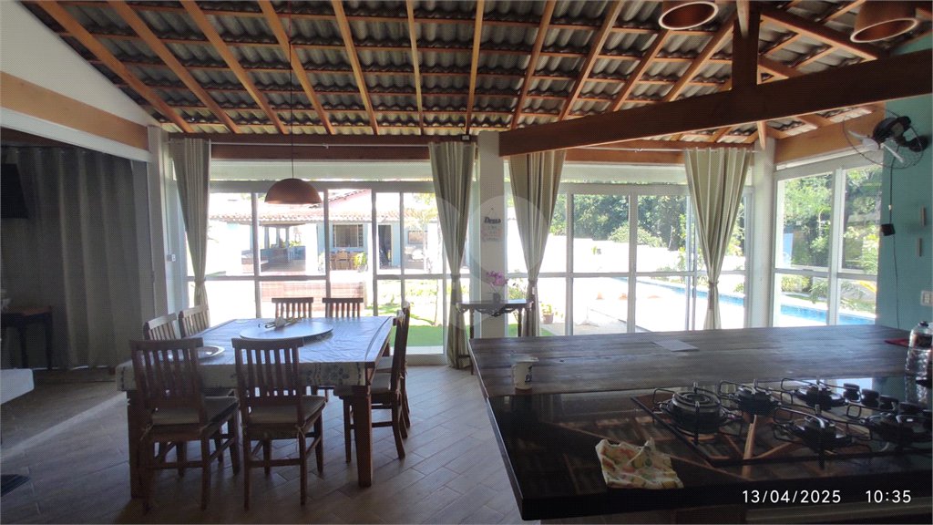 Casa à venda com 3 quartos, sendo 1 suíte, no condomínio Alpes Douro, Bom Jesus dos Perdões - SP
