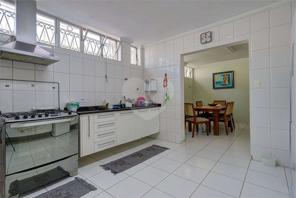 Casa Térrea à venda com 5 quartos, sendo 4 suítes, em Interlagos, São Paulo, SP