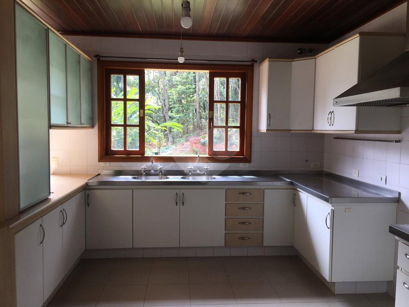 Casa à venda com 5 quartos, sendo 4 suítes,  no condomínio Cantareira, Mairiporã - SP