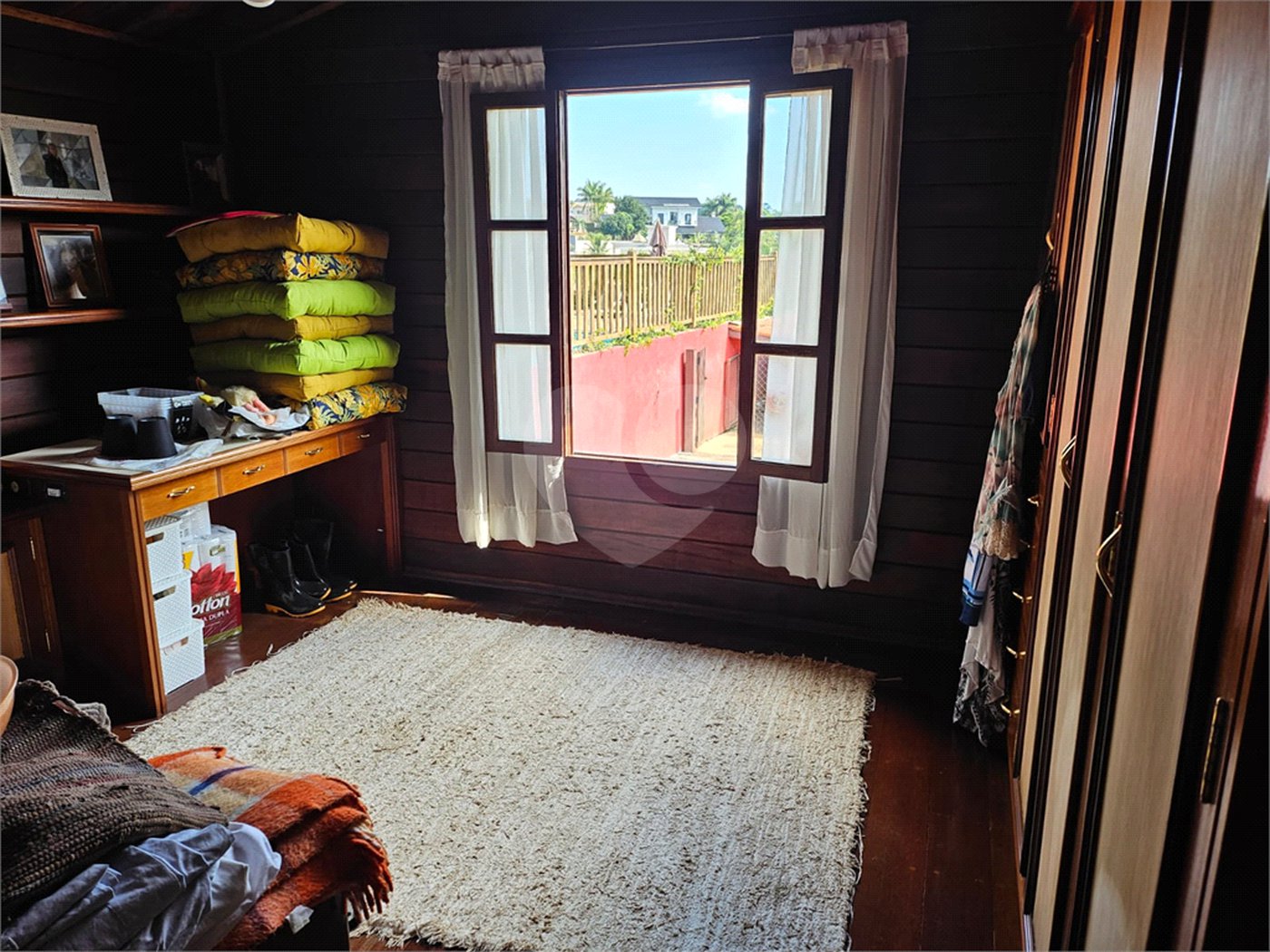 Casa à venda com 4 quartos, sendo 3 suítes, no condomínio Residncial Euroville, Carapicuíba - SP