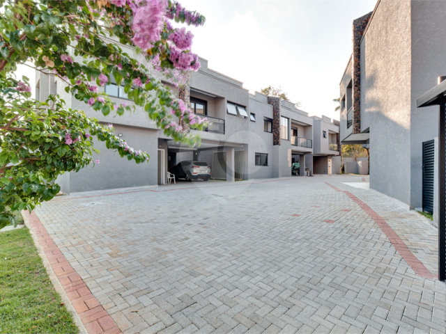 Casa à venda com 4 suítes no condomínio Reserva Robélia, São Paulo - SP