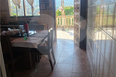 Chácara à venda com 3 quartos, sendo 1 suíte, no Centro, Nazaré Paulista, SP