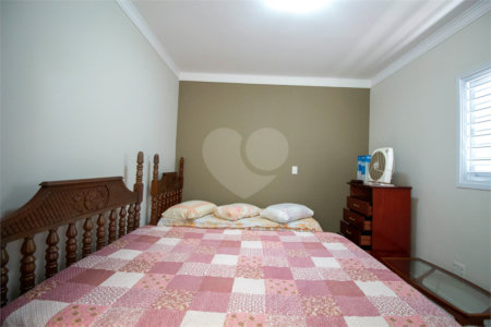 Sobrado à venda com 4 quartos, sendo 3 suítes,  no Centro, São Roque, SP