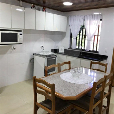 Chácara à venda com 4 quartos, sendo 1 suíte,  em Parque dos Jacarandás, Arujá, SP