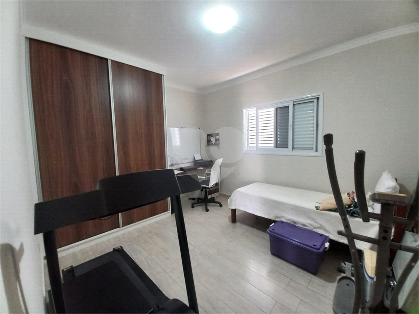 Casa à venda com 3 quartos, sendo 1 suíte, no condomínio São Domingos, Valinhos - SP