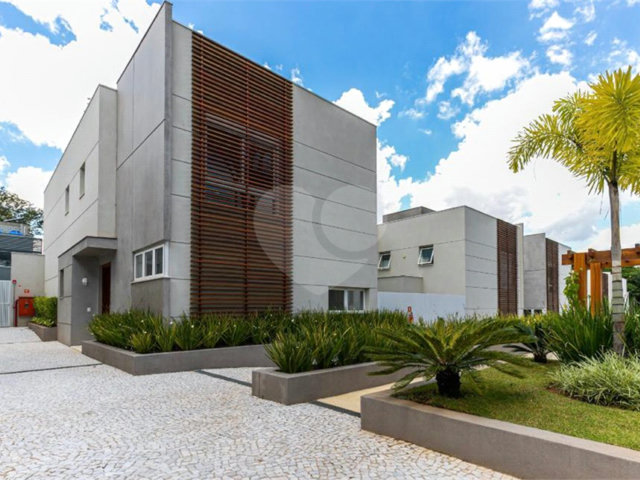 Casa à venda com 4 suítes no condomínio Hípica Garden, São Paulo - SP