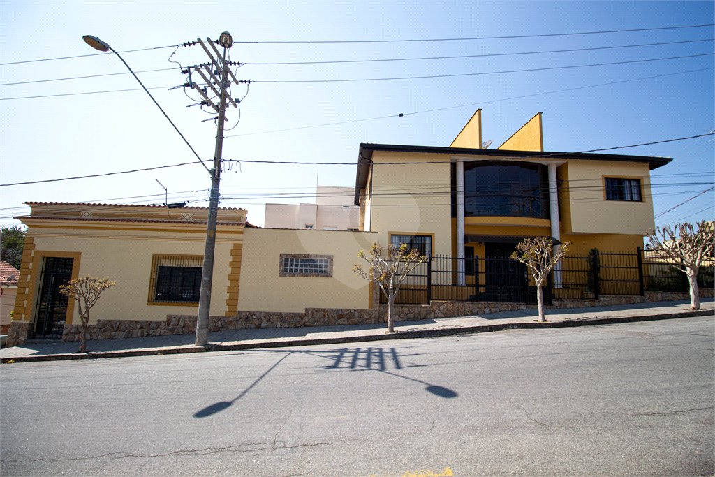 Sobrado à venda com 5 quartos, sendo 3 suítes, no Centro, São Roque, SP