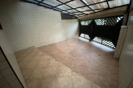 Casa à venda com 3 quartos, sendo 1 suíte, em Vila Valença, São Vicente, SP