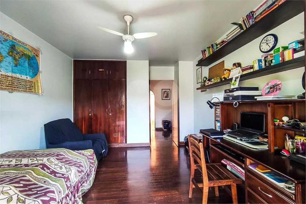 Sobrado à venda com 4 quartos, sendo 2 suítes,  em Jardim Morumbi, São Paulo, SP