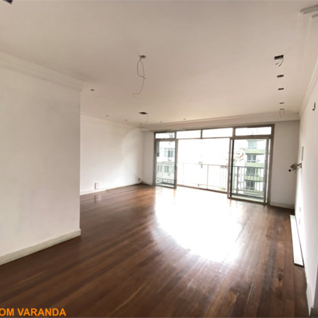 Apartamento à venda com 4 quartos, sendo 1 suíte,  em Tijuca, Rio de Janeiro, RJ