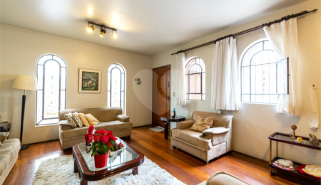 Casa à venda com 4 quartos, sendo 2 suítes,  em Campo Belo, São Paulo, SP