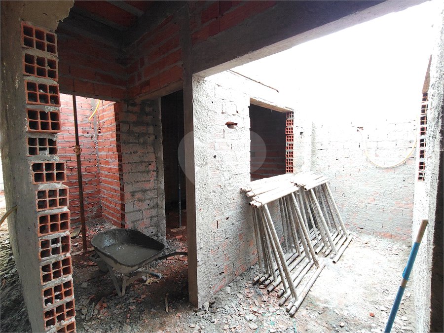 Casa à venda com 3 quartos, sendo 1 suíte, no condomínio Lago dos Ipês, Itapetininga - SP