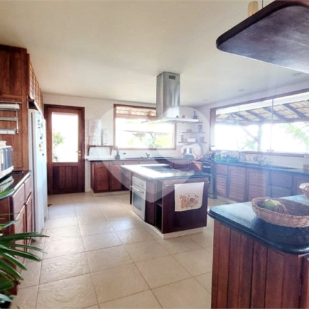 Casa à venda com 3 suítes no Centro, Santa Cruz Cabrália, BA