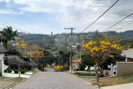 Casa à venda com 5 suítes no condomínio Ipe Velho, Vinhedo - SP