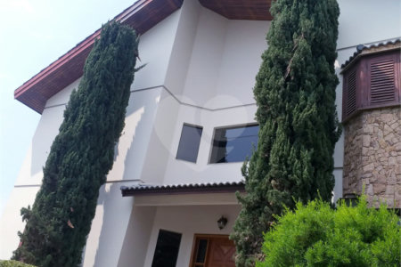 Casa à venda com 4 quartos, sendo 3 suítes, no condomínio Arujá 5, Arujá - SP
