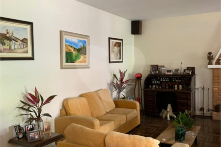 Casa à venda com 4 quartos, sendo 1 suíte, em Caxingui, São Paulo, SP